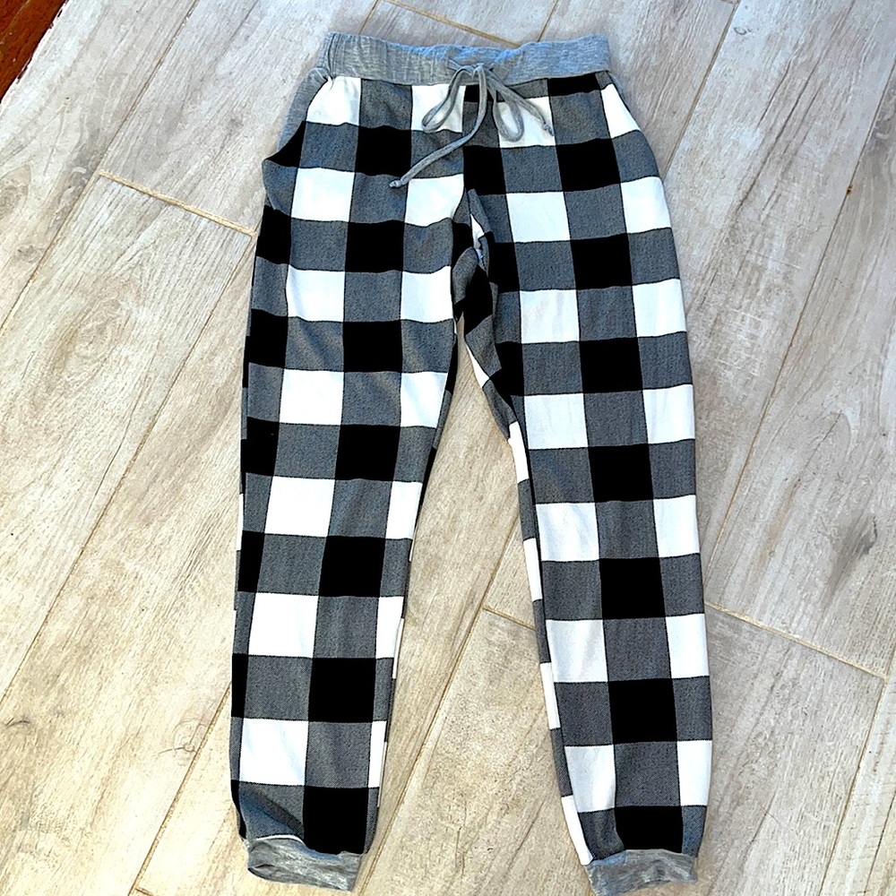 NWOT Magnolia Boutique Plaid PJs